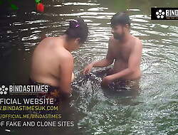 Desi Dhoban Bhabhi Ko Pani me gira ke khub choda ( Hindi Audio )