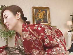 Mature Mom in Kimono Bathes and Has Sex with Male Guest